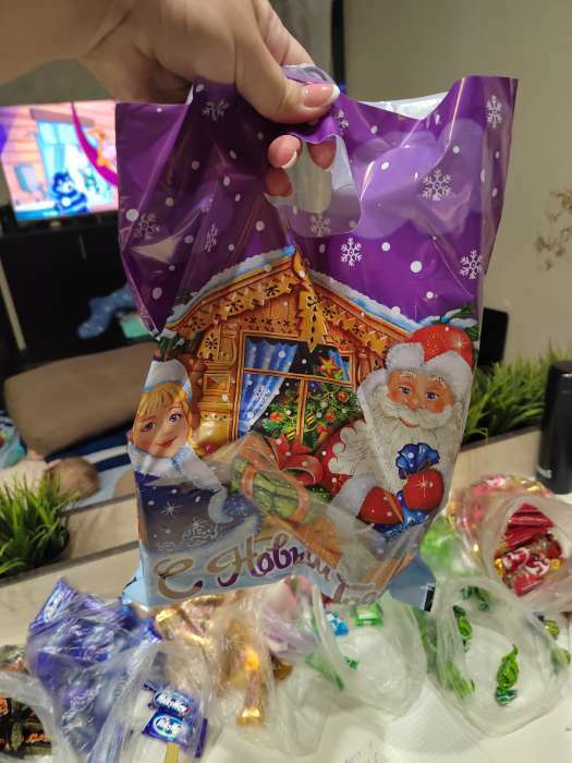 Фотография покупателя товара Пакет «Дед Мороз и Снегурочка», полиэтиленовый с вырубной ручкой, 31×40 см - Фото 11