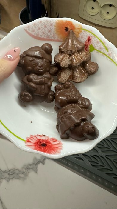 Фотография покупателя товара Пластиковая форма для мыла «Новый год! Мишка с подарком» 7х4.5 см - Фото 1