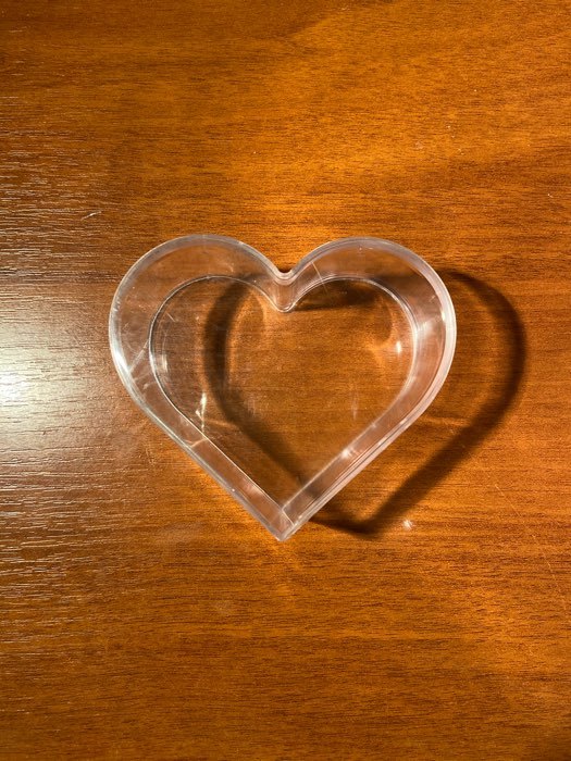 Фотография покупателя товара Шкатулка пластик для мелочей "Сердце" прозрачная 4,8х11х10 см - Фото 3