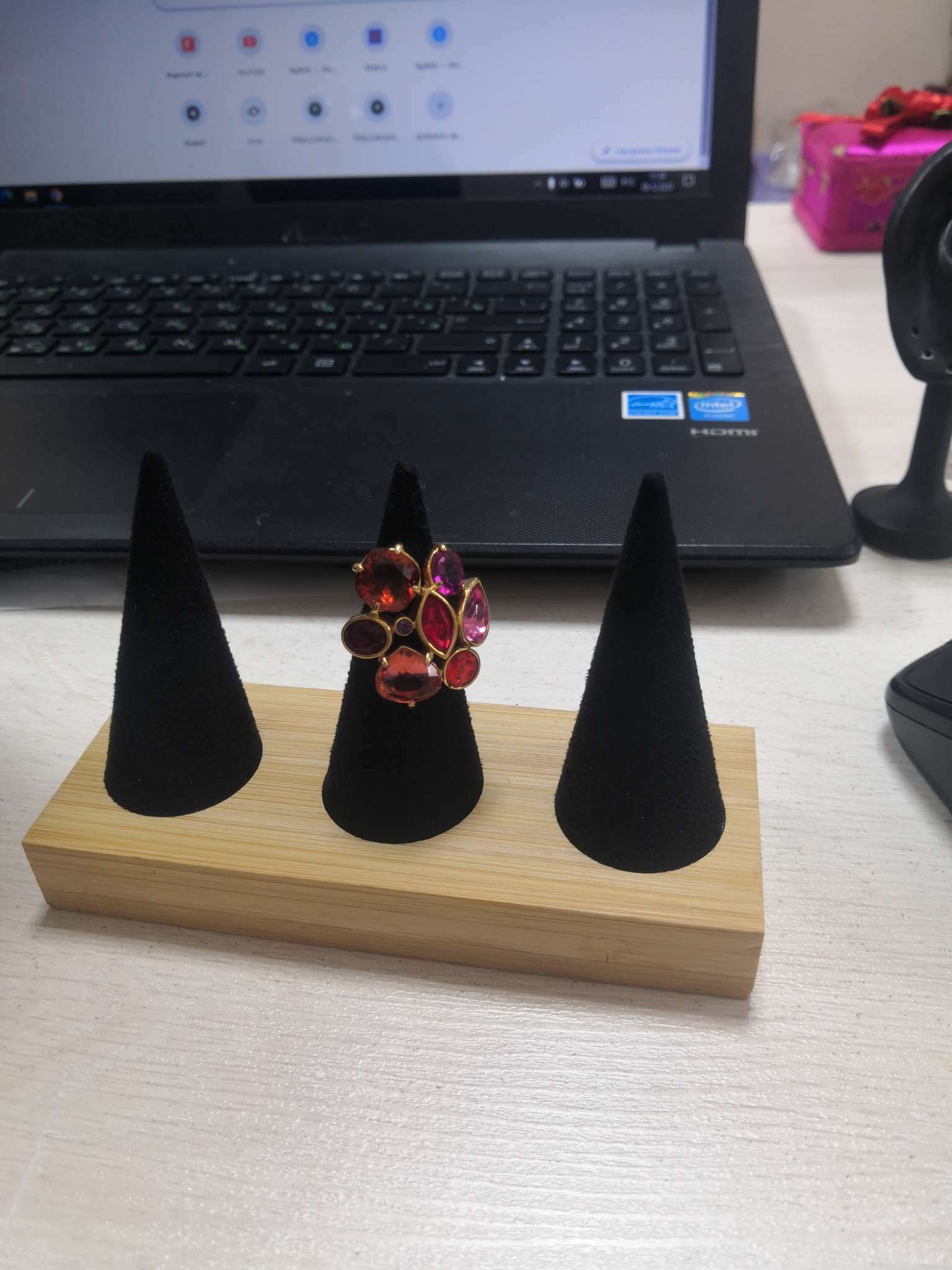 Фотография покупателя товара Подставка для колец QF, 13×5×8 см, дерево, конусы, чёрная - Фото 4