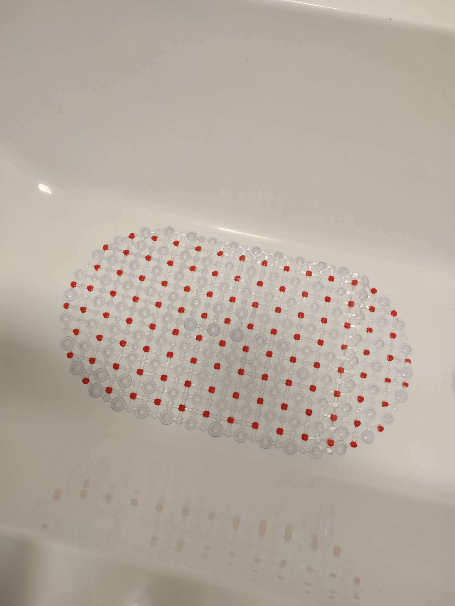 Фотография покупателя товара Коврик противоскользящий СПА в ванну на присосках Доляна «Крапинка», 35×65 см, цвет МИКС