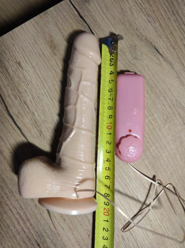 Фотография покупателя товара Фаллоимитатор Оки-Чпоки, реалистик, 18 х 3,5 см, на присоске, с мошонкой, телесный - Фото 1