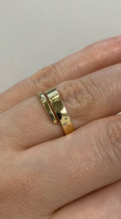 Фотография покупателя товара Кольцо безразмерное «Гладкие линии», цвет золото - Фото 4