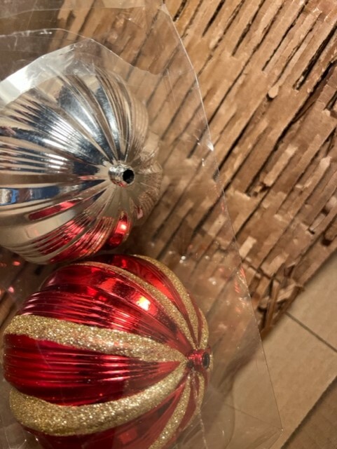Фотография покупателя товара Набор шаров пластик d-10 см, 2 шт "Марсельеза" серебро красный - Фото 1