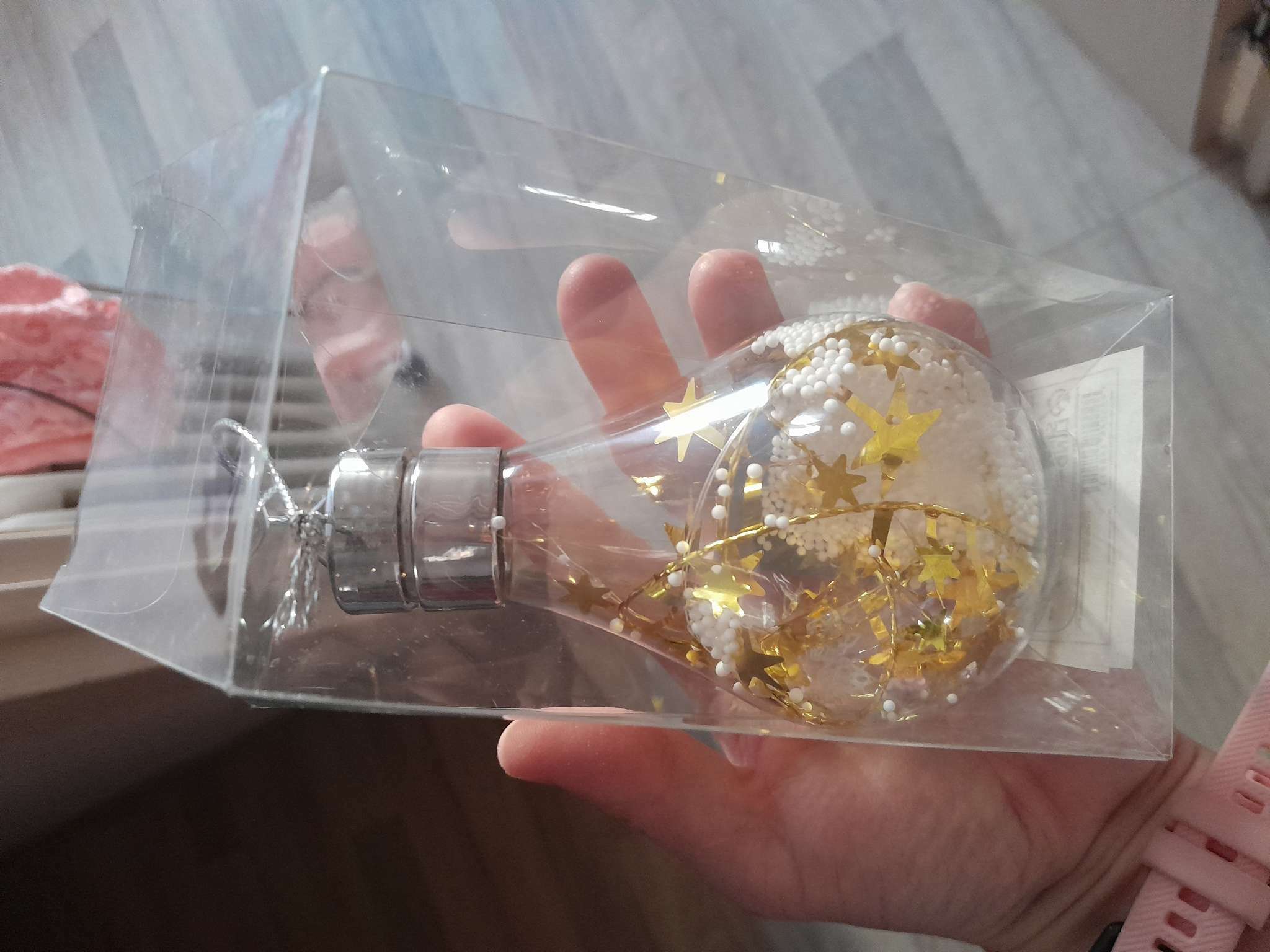 Фотография покупателя товара Ёлочный шар «Шишки с желтой мишурой», батарейки, 5 LED, свечение белое - Фото 1