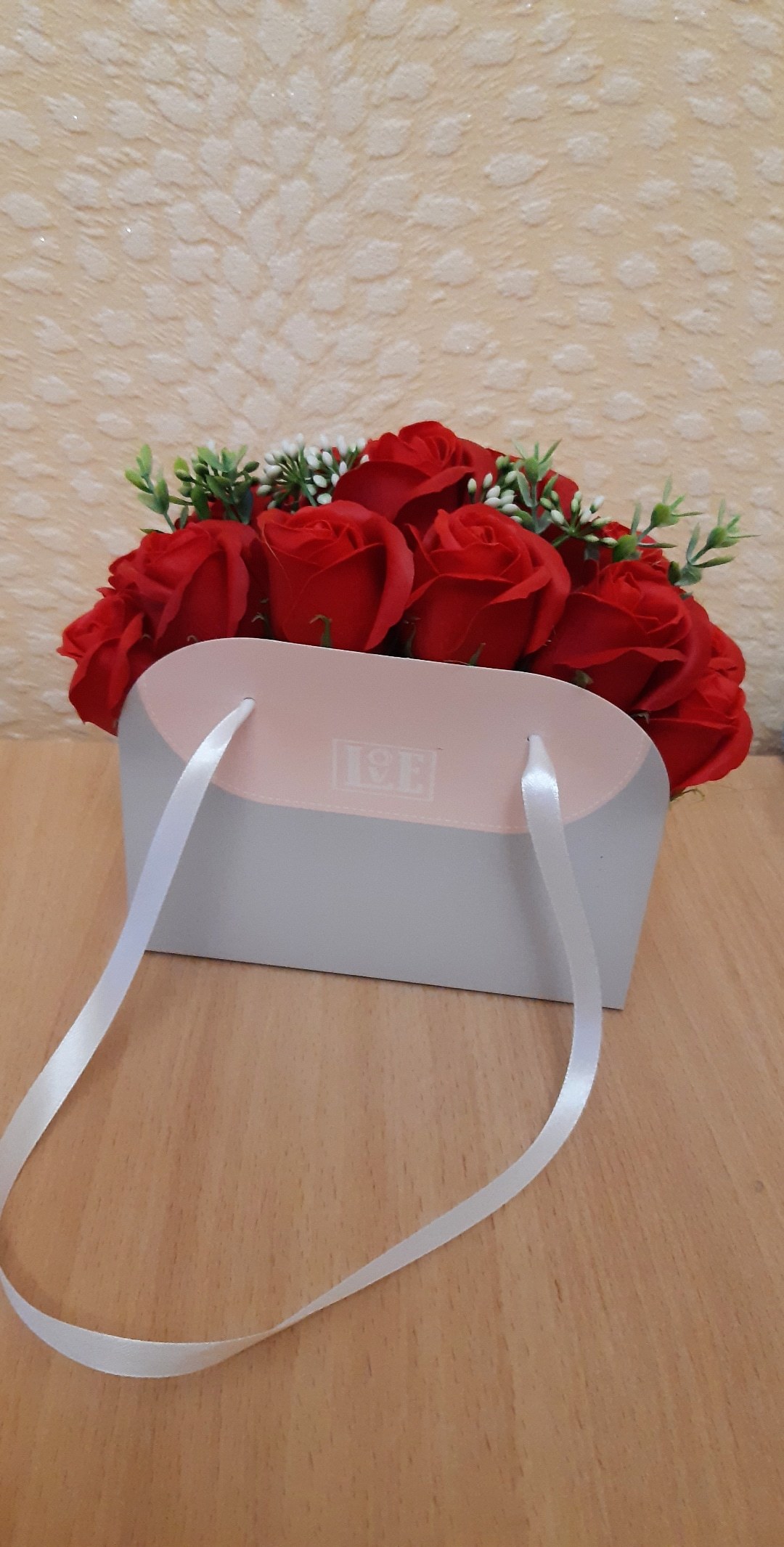 Фотография покупателя товара Коробка для цветов складная «Love», 17 × 13 × 7 см - Фото 4