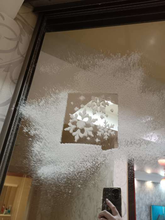 Фотография покупателя товара Спрей «Иней. Искристые снежинки», с трафаретами, цвет белый - Фото 5