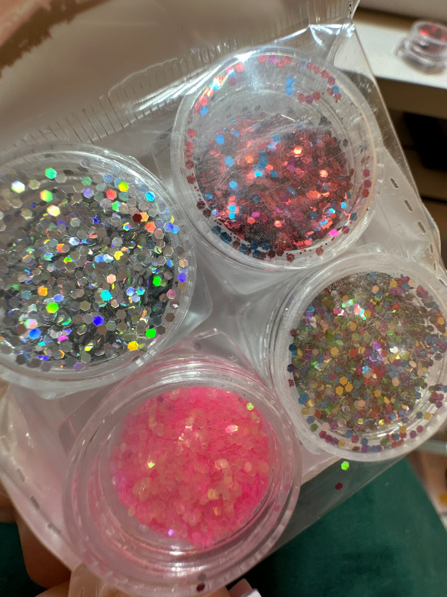 Фотография покупателя товара Блёстки для декора, крупные/мелкие, набор 4 баночки, разноцветные - Фото 1