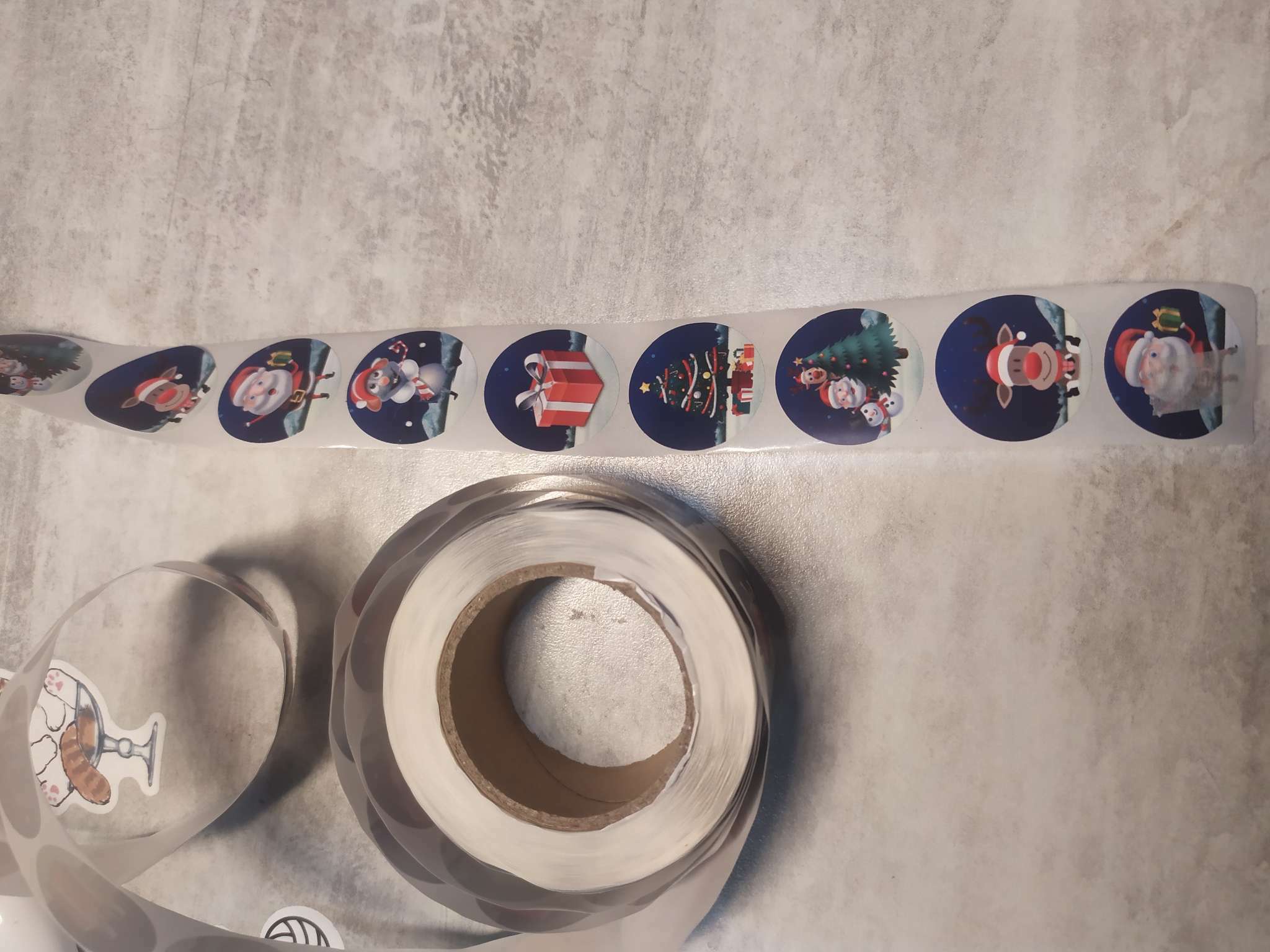 Фотография покупателя товара Наклейки в рулоне «Рождество», 500 шт., 2.5×2.5 см - Фото 5