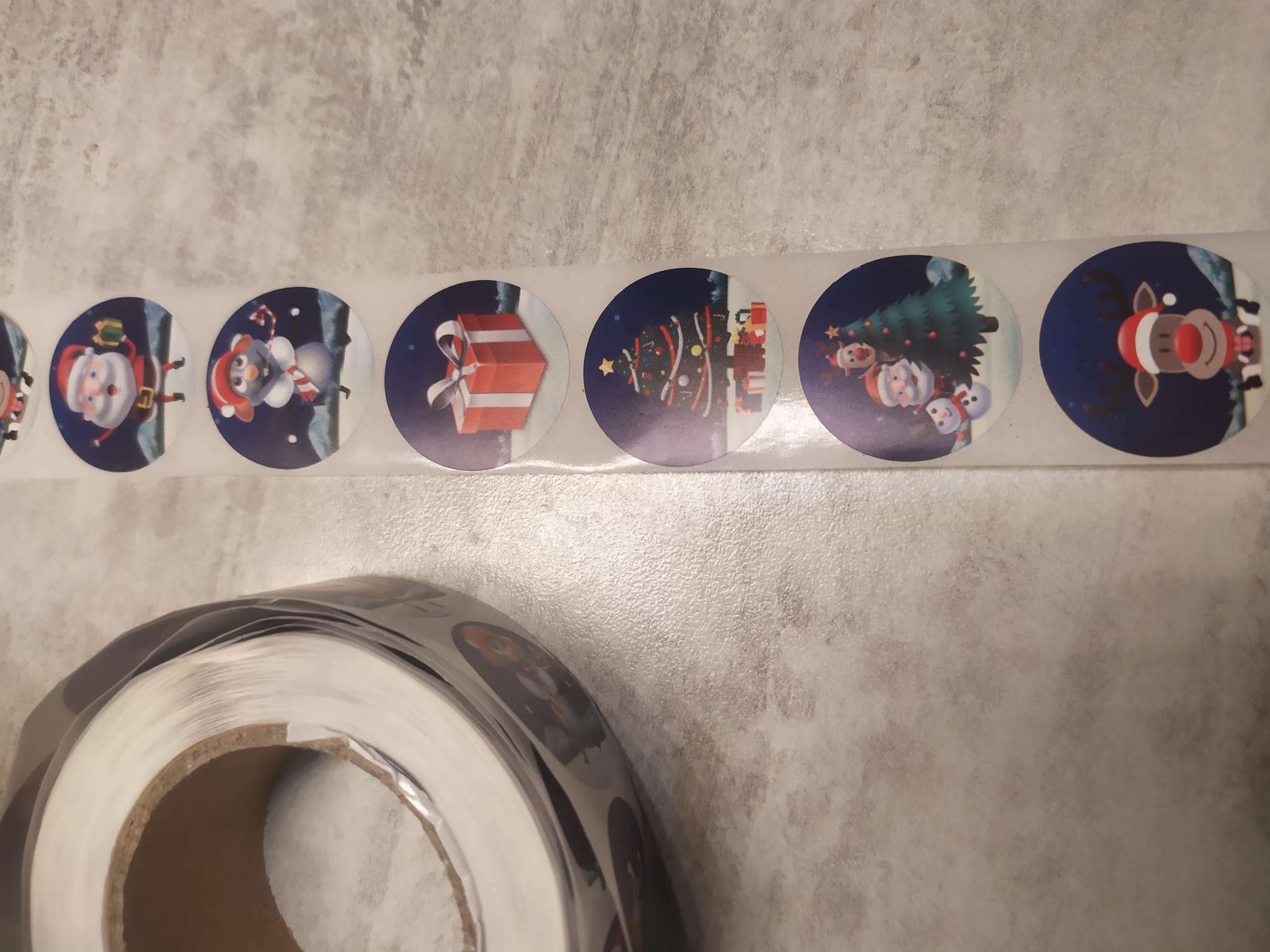 Фотография покупателя товара Наклейки в рулоне «Рождество», 500 шт., 2.5×2.5 см - Фото 6