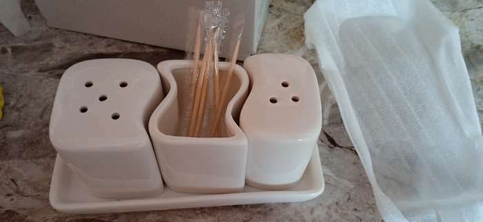 Фотография покупателя товара Набор для специй Magistro «Бланш», солонка 65 мл, перечница 60 мл, ёмкость для зубочисток, на подставке, фарфор, белый - Фото 2