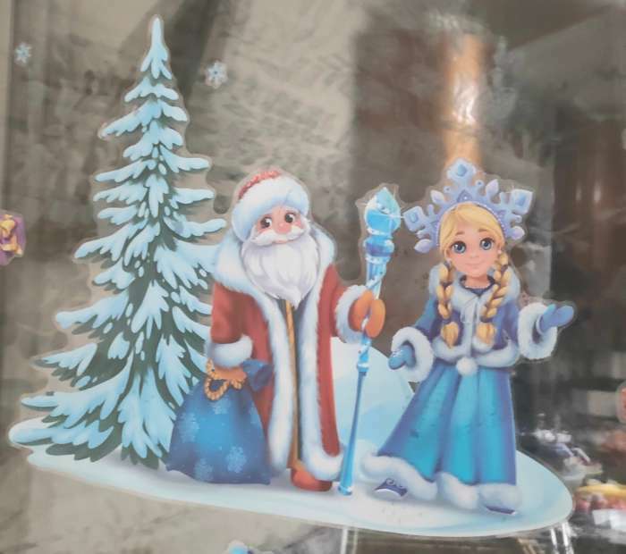 Фотография покупателя товара Наклейка для окон «Дед Мороз и снегурочка», многоразовая, 33 × 50 см