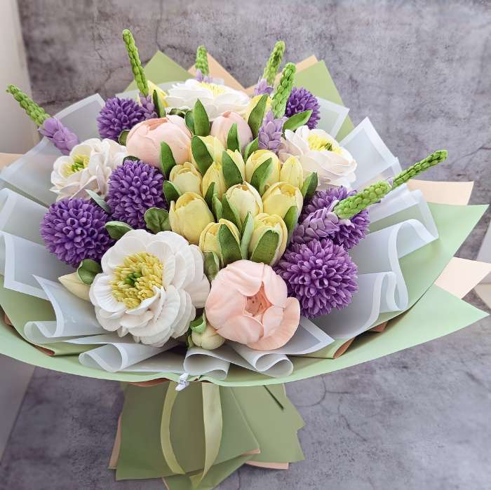 Фотография покупателя товара Пленка упаковочная для цветов и букетов, фуксия, 57×57 см - Фото 6