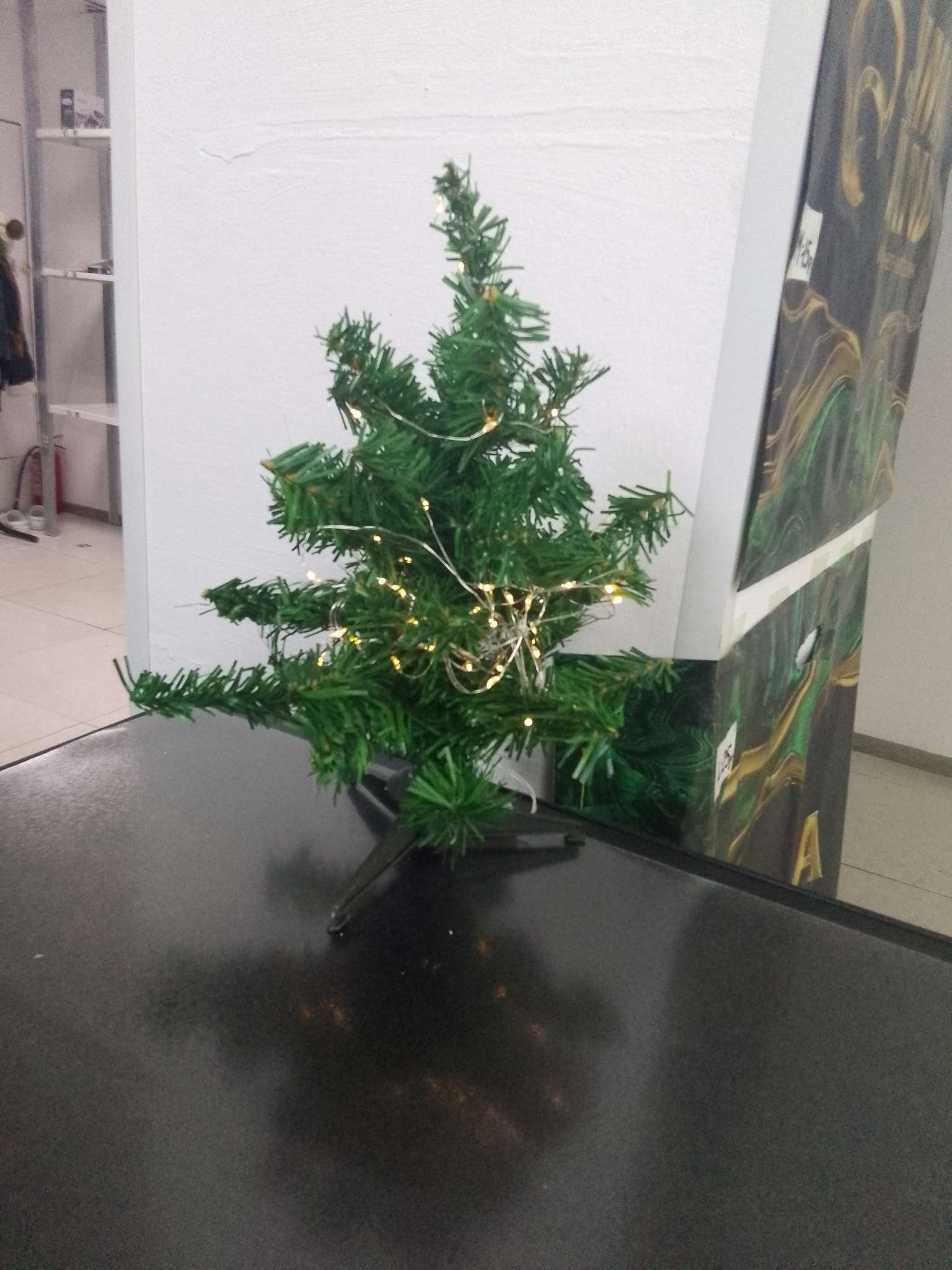 Фотография покупателя товара Искусственная ёлка «Зимнее волшебство. Простая», 90 см, 90 ПВХ веток отгибаются - Фото 65