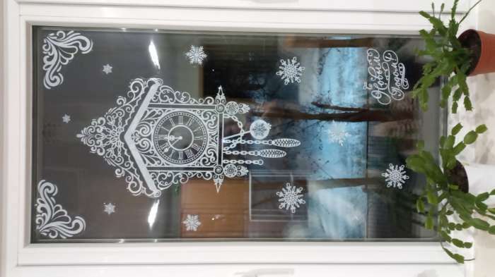 Фотография покупателя товара Наклейка для окон «Новогодние часы», многоразовая, 50 × 70 см