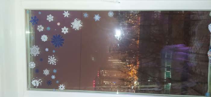 Фотография покупателя товара Набор наклеек новогодних "Снежинки" белые, 29,2 х 38,1 см