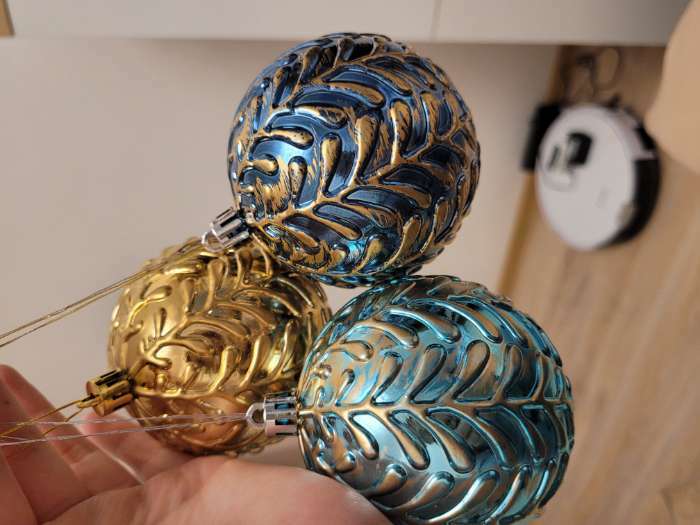 Фотография покупателя товара Ёлочные игрушки «Мадлен» веточки, шары новогодние, набор d=8 см, 3 шт., МИКС - Фото 9