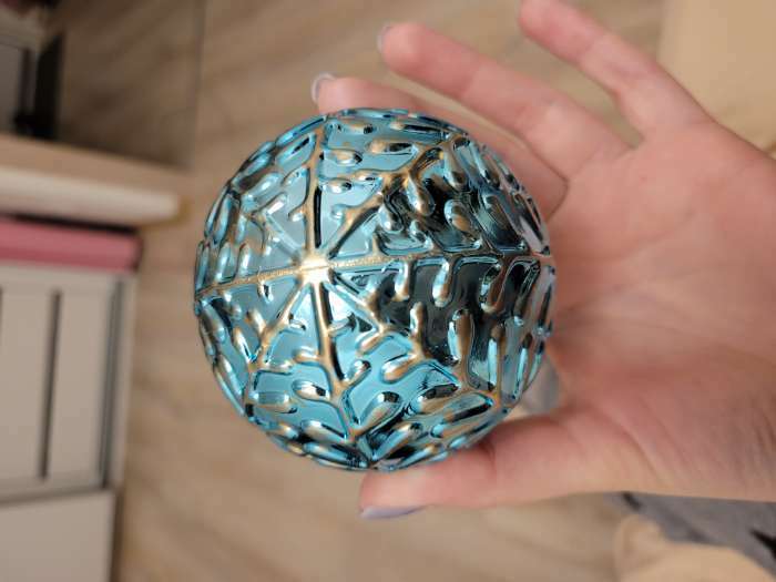 Фотография покупателя товара Ёлочные игрушки «Мадлен» веточки, шары новогодние, набор d=8 см, 3 шт., МИКС - Фото 8