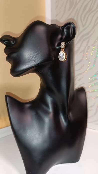 Фотография покупателя товара Бюст для украшений «QF. Половина лица», отверстие под серьгу, 18×7×28 см, чёрный - Фото 2