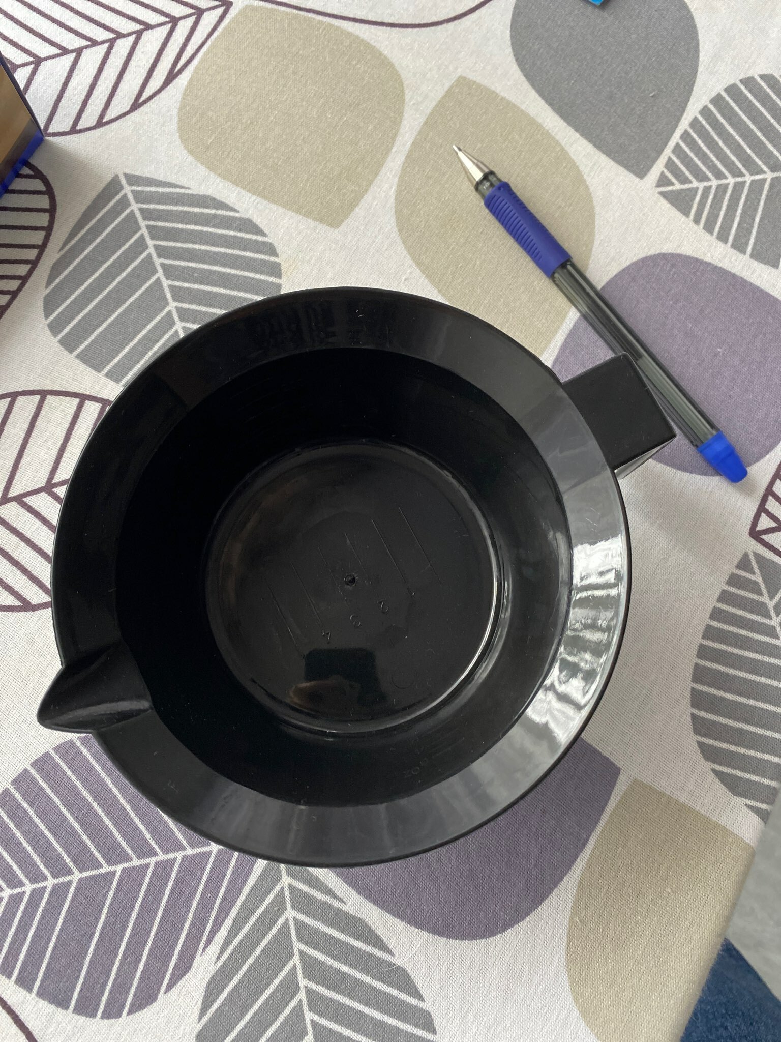 Фотография покупателя товара Чаша для окрашивания, с ручкой и носиком, d=14(±1) см, чёрная - Фото 2