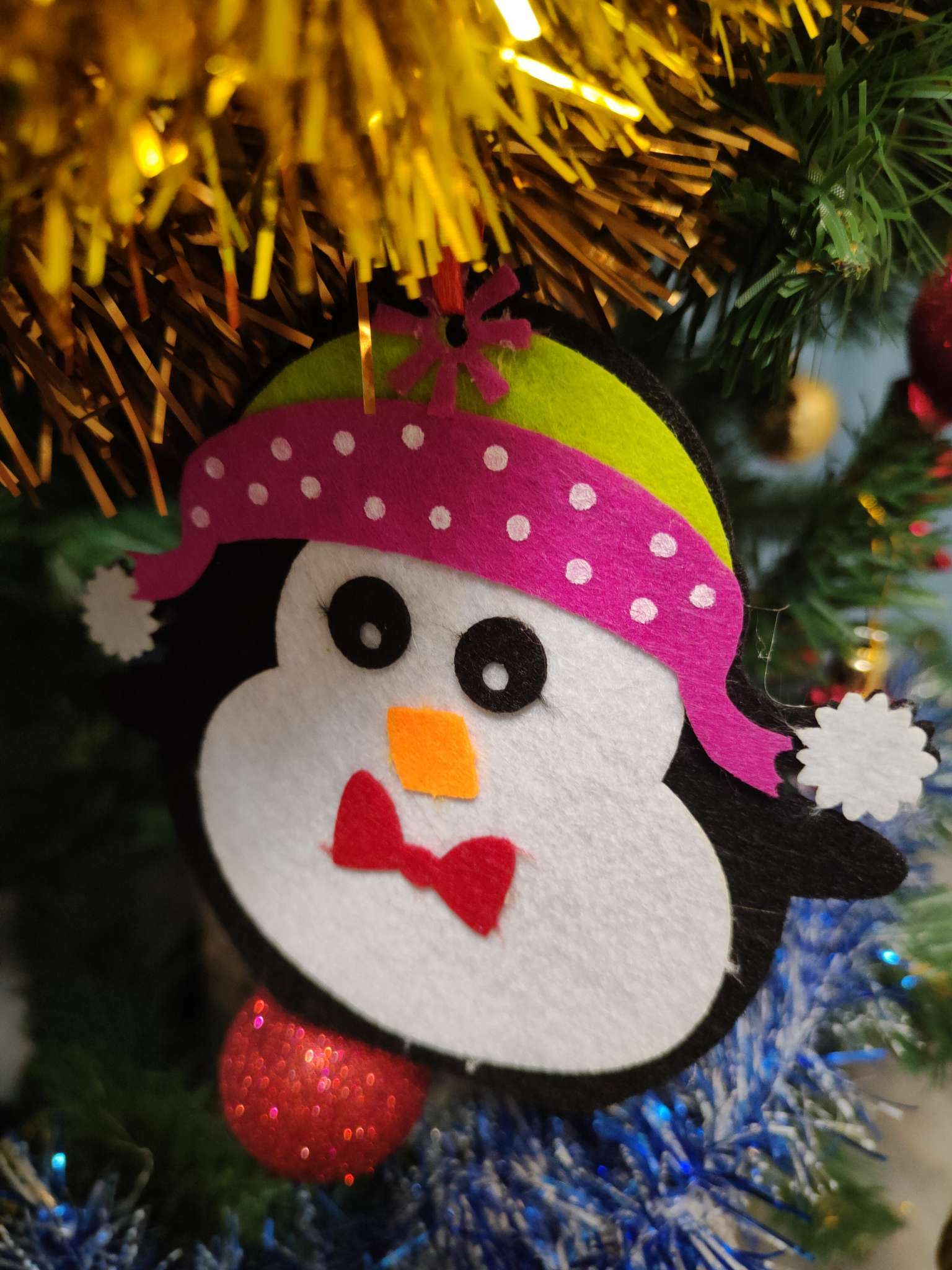 Фотография покупателя товара Ёлочная игрушка из фетра «Снеговичок в шапочке», набор для творчества, своими руками - Фото 42