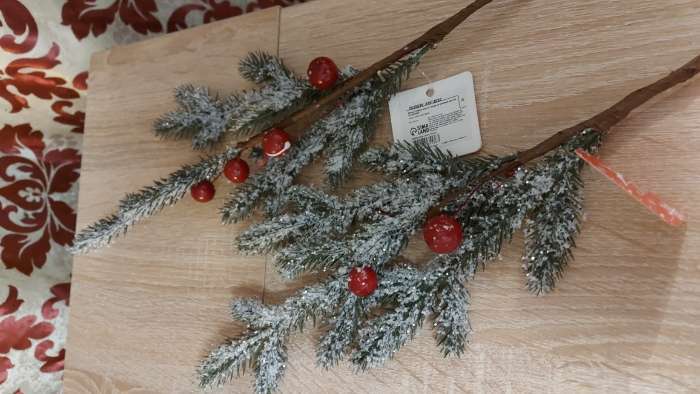 Фотография покупателя товара Декор "Зимние мечты" ягоды на снежной ели, 50 см - Фото 6