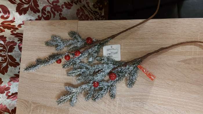 Фотография покупателя товара Декор "Зимние мечты" ягоды на снежной ели, 50 см - Фото 7