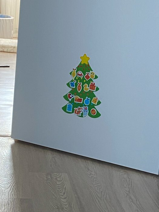 Фотография покупателя товара Игра на липучках «Новый год! Ёлка», наряжаем ёлочку, сортируем игрушки - Фото 10