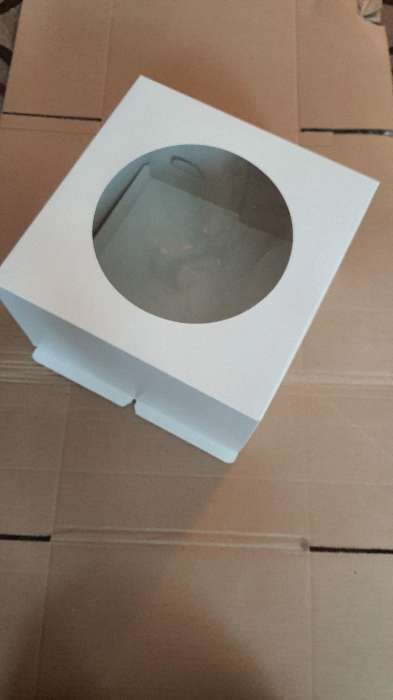 Фотография покупателя товара Кондитерская упаковка с окном ,белый, 30 х 30 х 19 см