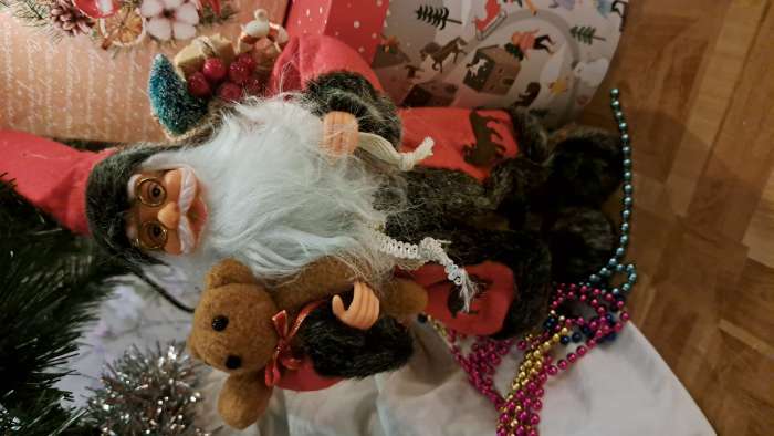 Фотография покупателя товара Дед Мороз "В красной шубке с мишкой" 30 см