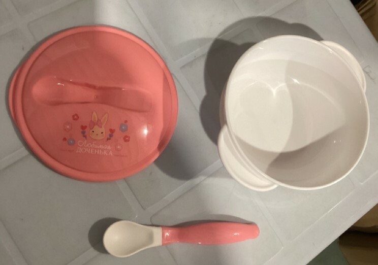 Фотография покупателя товара Набор детской посуды «Доченька», 3 предмета: тарелка на присоске, крышка, ложка, цвет розовый