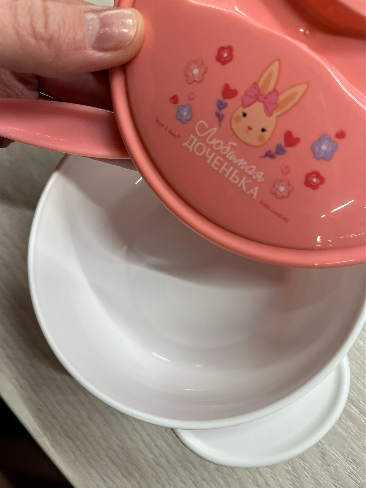 Фотография покупателя товара Набор детской посуды «Доченька», 3 предмета: тарелка на присоске, крышка, ложка, цвет розовый - Фото 4