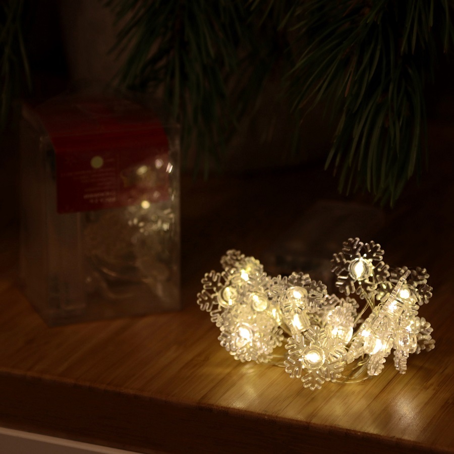 Фотография покупателя товара Гирлянда «Нить» 2 м роса с насадками «Снежинка», IP20, серебристая нить, 20 LED, свечение тёплое белое, 2 режима, ААх2 - Фото 1