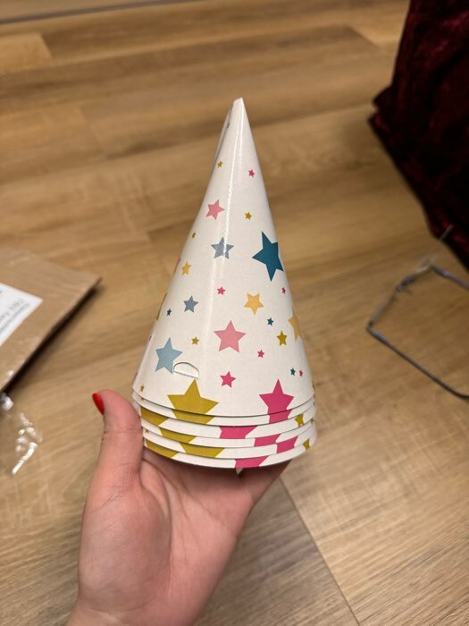 Фотография покупателя товара Колпак бумажный на день рождения «Звёзды», в наборе 6 шт. - Фото 2