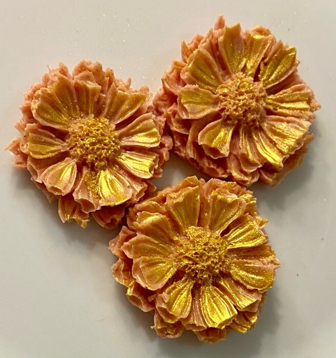 Фотография покупателя товара Молд Доляна «Цветок», силикон, 4,5×4,5×1,4 см, цвет МИКС - Фото 2