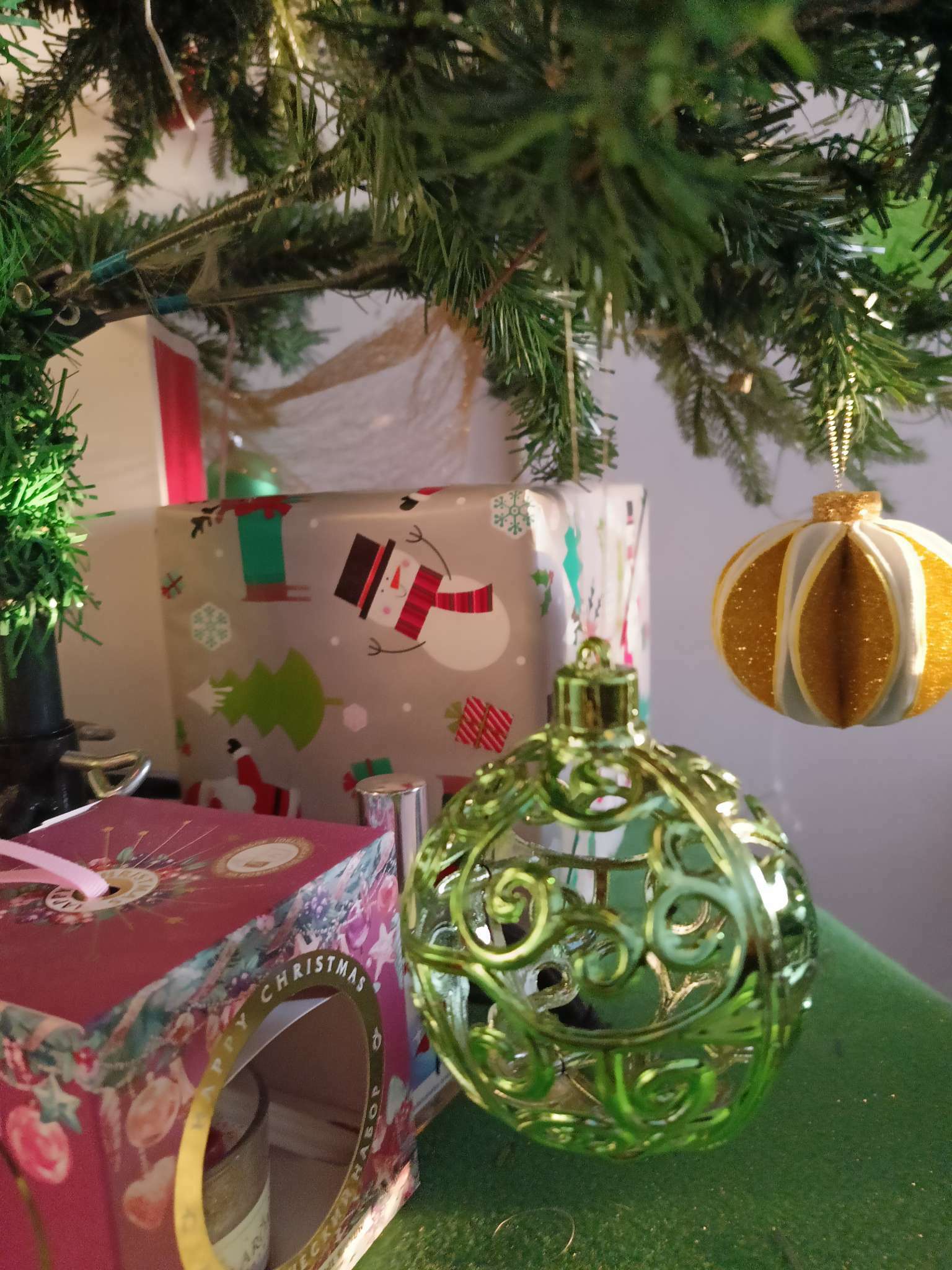 Фотография покупателя товара Ёлочные игрушки «Эстер», шары новогодние, набор d=8 см, 6 шт., узор, зелёный - Фото 2