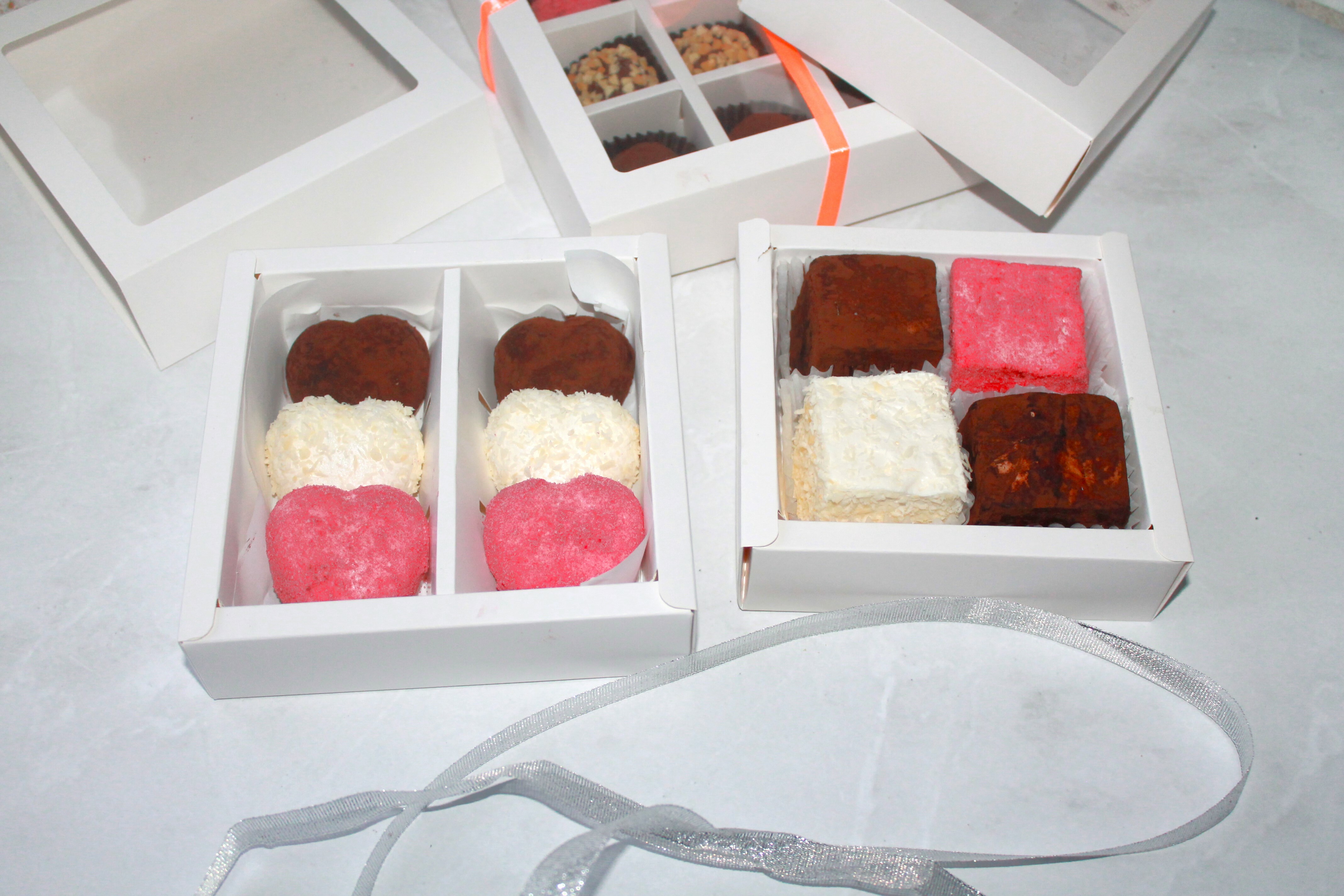Фотография покупателя товара Коробка складная под 6 конфет, белая, 13,7 х 9,8 х 3,8 см