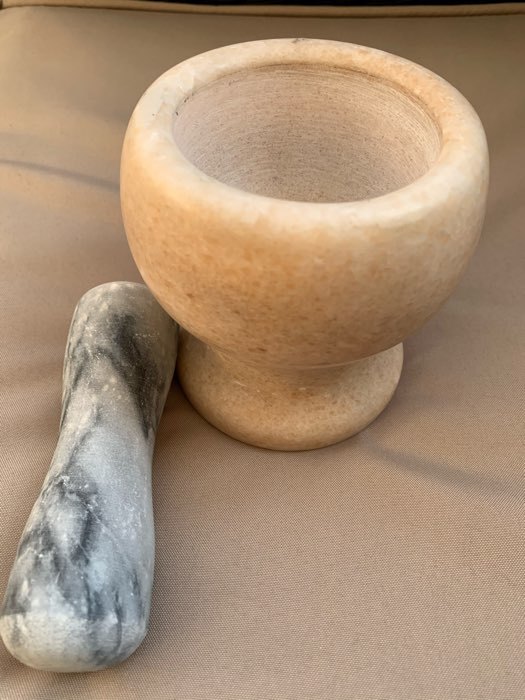 Фотография покупателя товара Ступка с толкушкой «Мрамор», 10×10 см, из камня, цвет МИКС - Фото 2