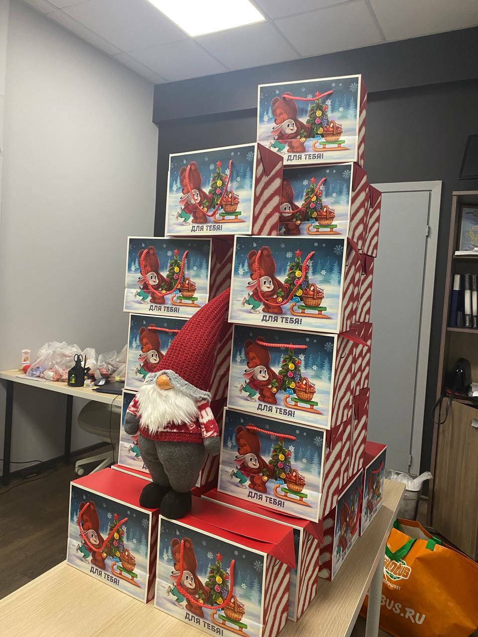 Фотография покупателя товара Пакет - коробка, 23×18×11 см - Фото 5