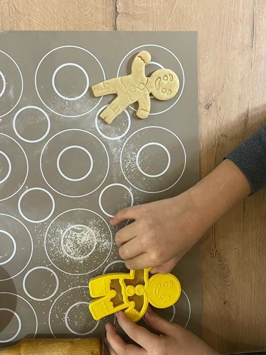 Фотография покупателя товара Форма для печенья «Пряничный человечек», вырубка, штамп, 11,5×8 см, цвет жёлтый - Фото 1