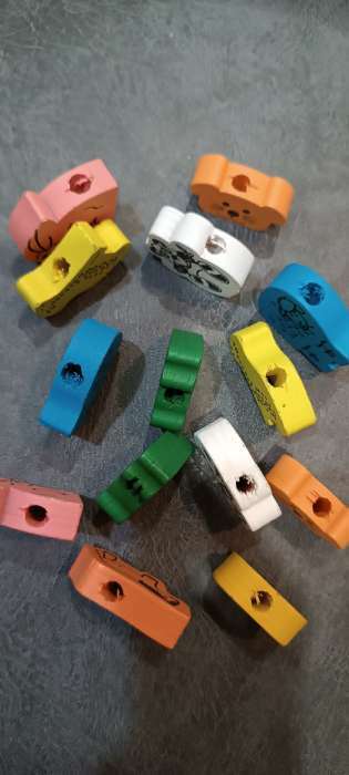 Фотография покупателя товара Шнуровка в банке 40 деталей "Животные", 2 иглы, 2 шнурка, цвета МИКС