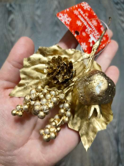 Фотография покупателя товара Декор "Зимнее очарование" шишка ягоды в золоте, 14 см