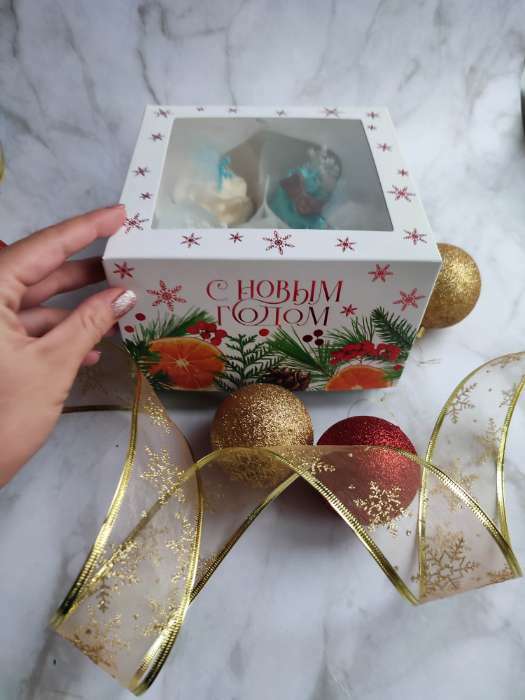 Фотография покупателя товара Коробка складная на 4 капкейка с окном «С Новым годом», 16 х 16 х 10 см - Фото 2