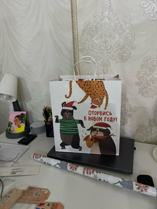 Фотография покупателя товара Пакет подарочный новогодний крафт «С НГ», 32×28×15 см - Фото 2