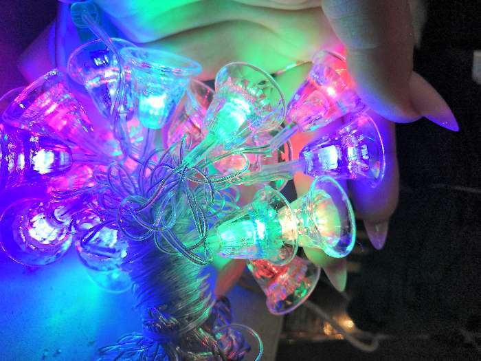 Фотография покупателя товара Гирлянда «Нить» 5 м с насадками «Колокольчики», IP20, прозрачная нить, 20 LED, свечение мульти (RG/RB), мигание, 220 В