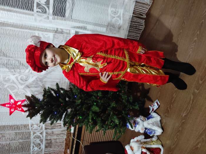 Фотография покупателя товара Карнавальный костюм "Принц", 4 предмета: берет, плащ, камзол, штаны с сапогами. Рост 134 см - Фото 1