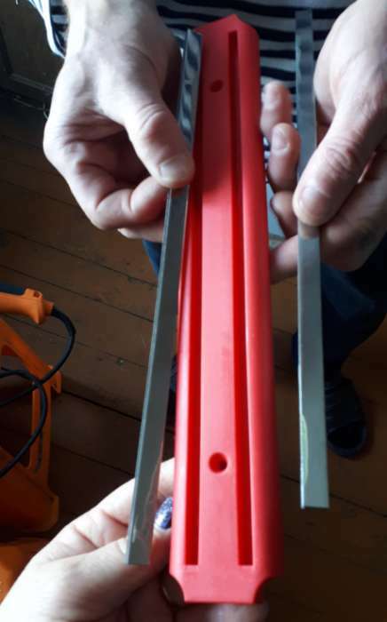 Фотография покупателя товара Держатель для ножей магнитный Доляна «Цветная линия», 33 см, цвет красный - Фото 1