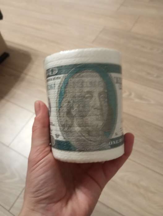 Фотография покупателя товара Сувенирная туалетная бумага "100 долларов", 9,5х10х9,5 см - Фото 1