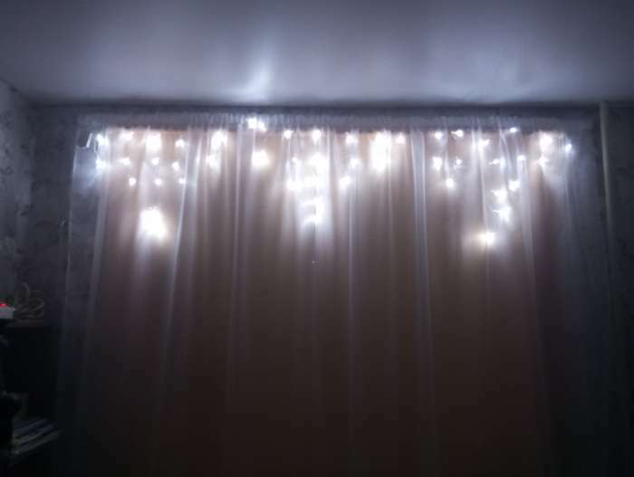 Фотография покупателя товара Гирлянда «Бахрома» 1.8 × 0.5 м, IP20, тёмная нить, 48 LED, свечение белое, 8 режимов, 220 В - Фото 5