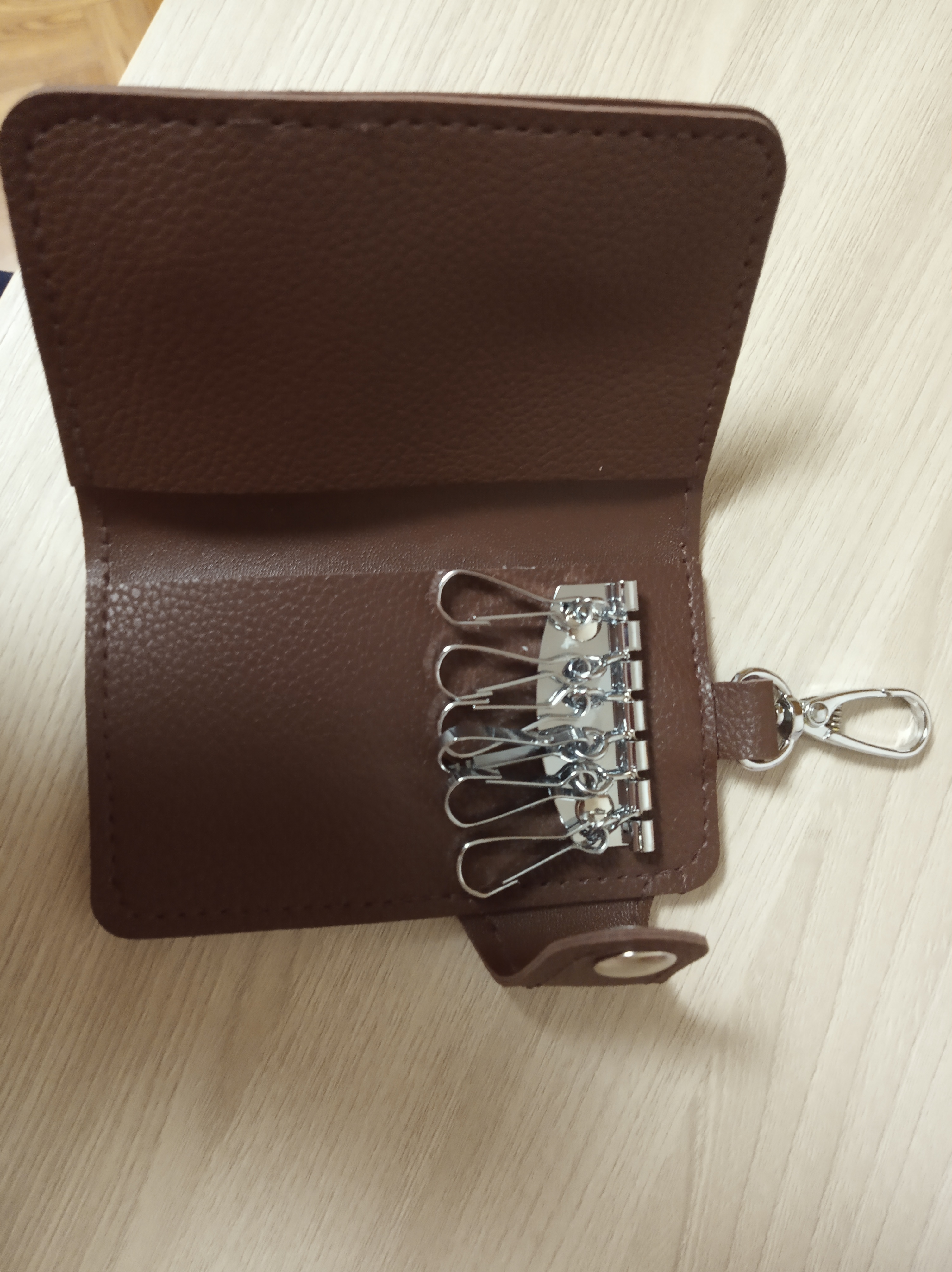 Фотография покупателя товара Ключница, 2 отдела, 7 карабинов, на кнопке, цвет фиолетовый - Фото 2